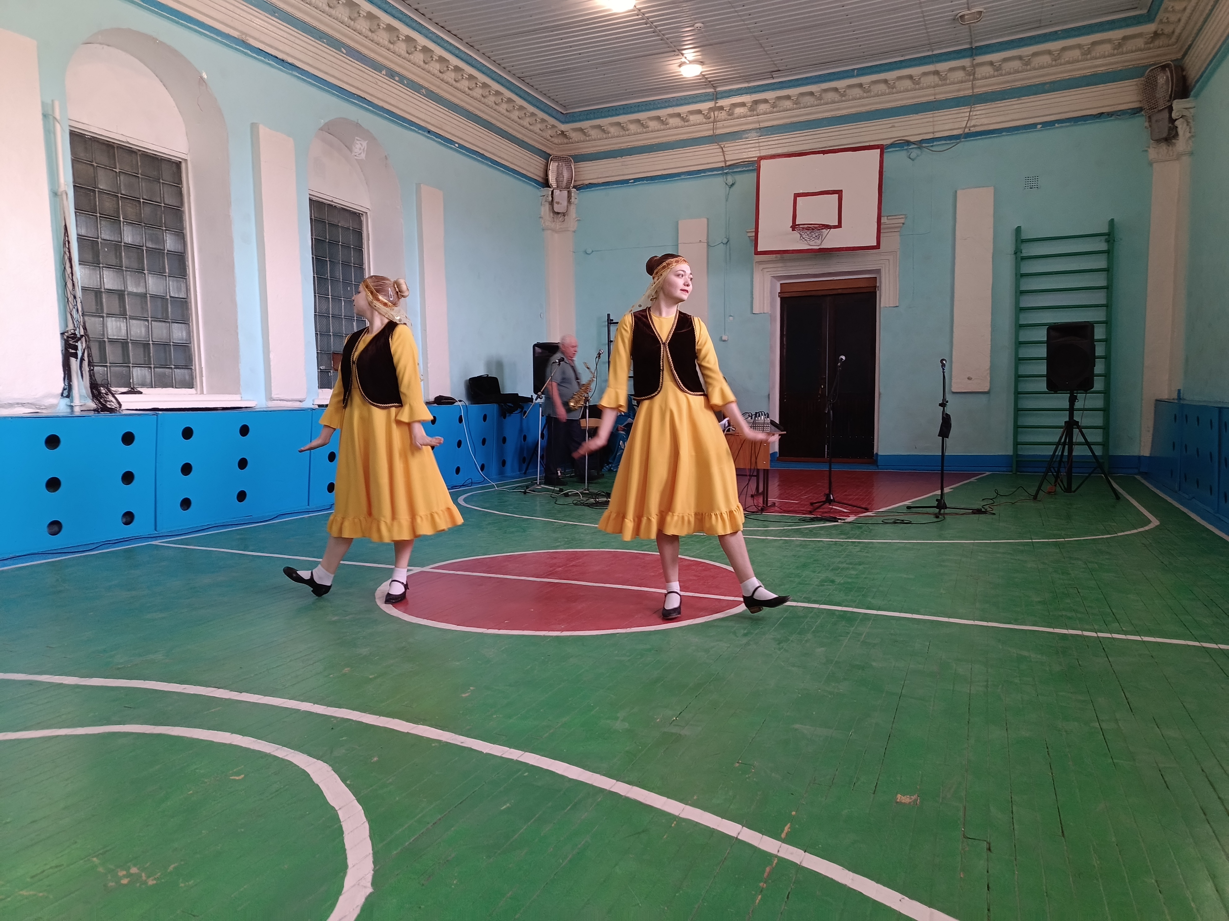 Встречаем гостей.